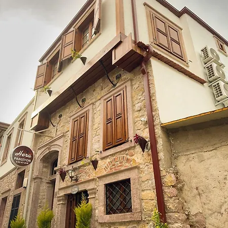 Hera Ayvalı